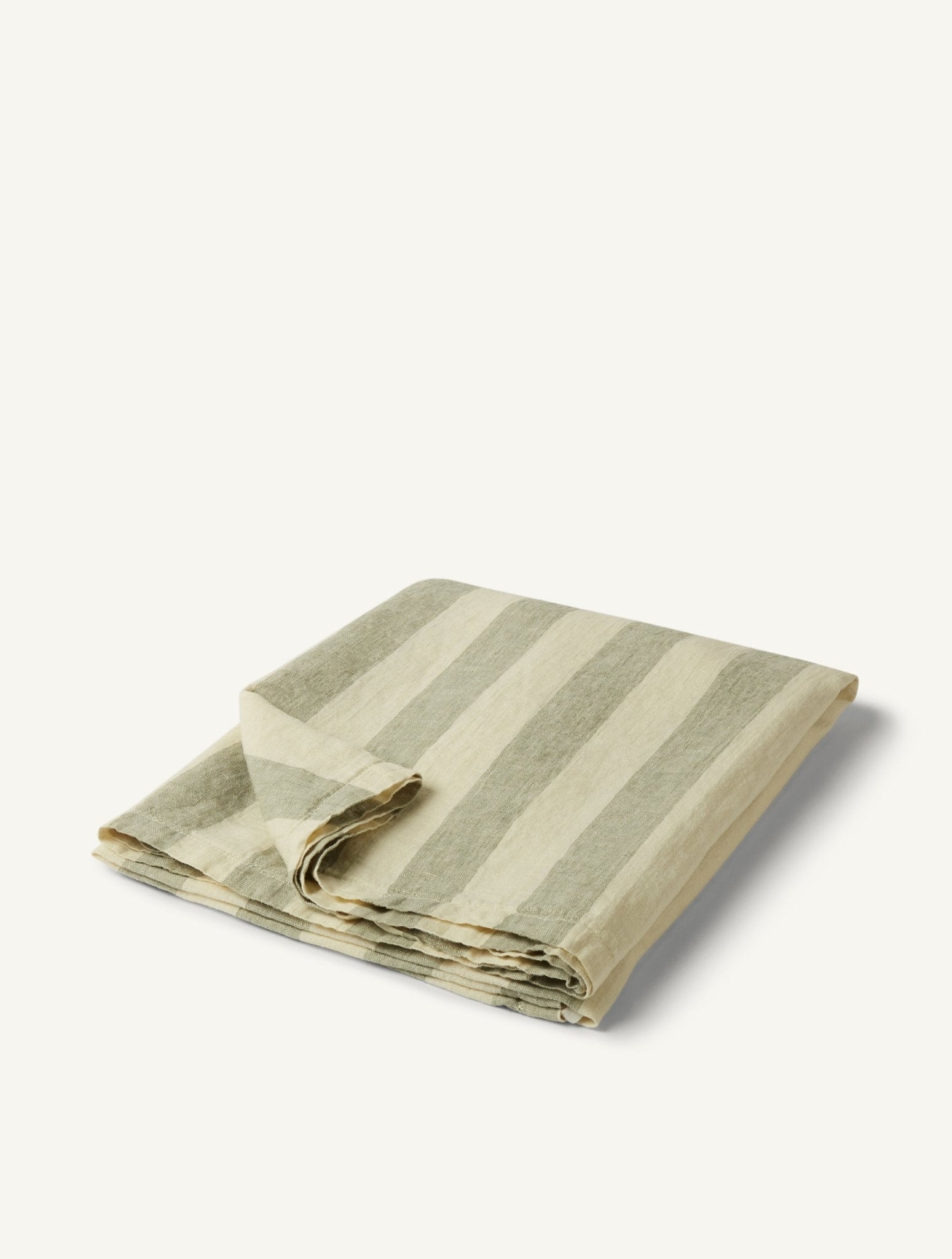 WIDE-STRIPE LINEN BEACH TOWEL
